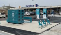 Carrefour SA a anunţat că vrea să instaleze peste 700 de staţii de încărcare auto