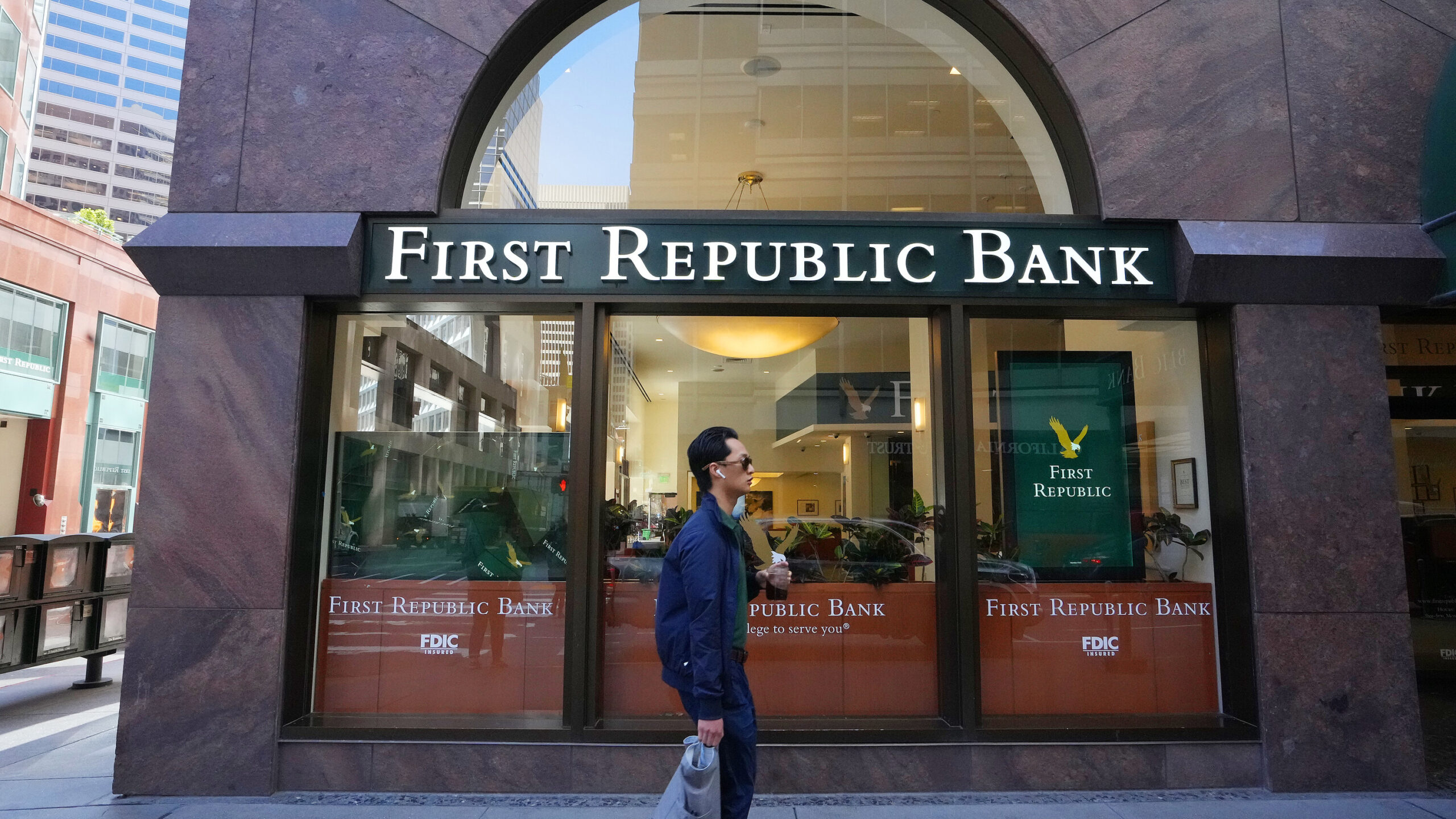 Banca First Republic, preluată de JP Morgan Chase